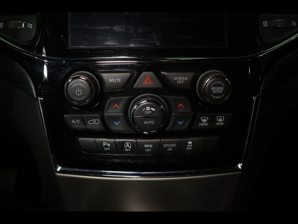 Used 2020 Jeep Grand Cherokee Laredo w/ 18" Wheel & 8.4" Radio Group image 27