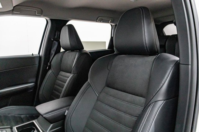 New 2025 Mitsubishi Outlander SE image 6