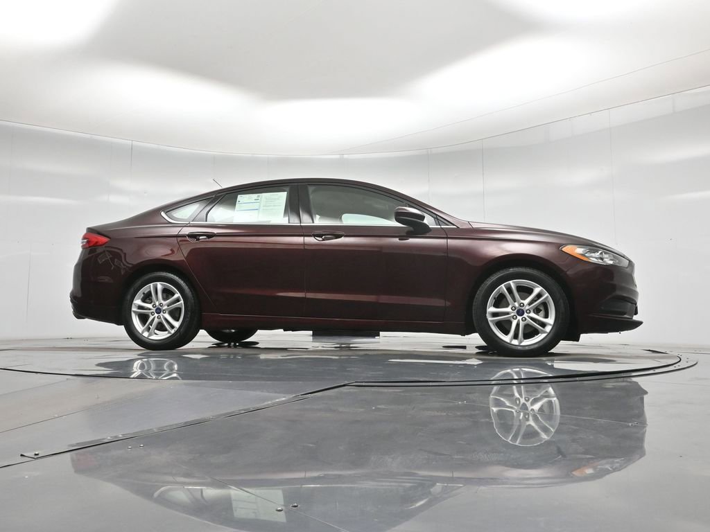 Certified 2018 Ford Fusion SE w/ Fusion SE Technology Package image 4
