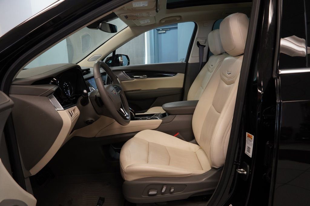 Used 2023 Cadillac XT6 Premium Luxury image 6