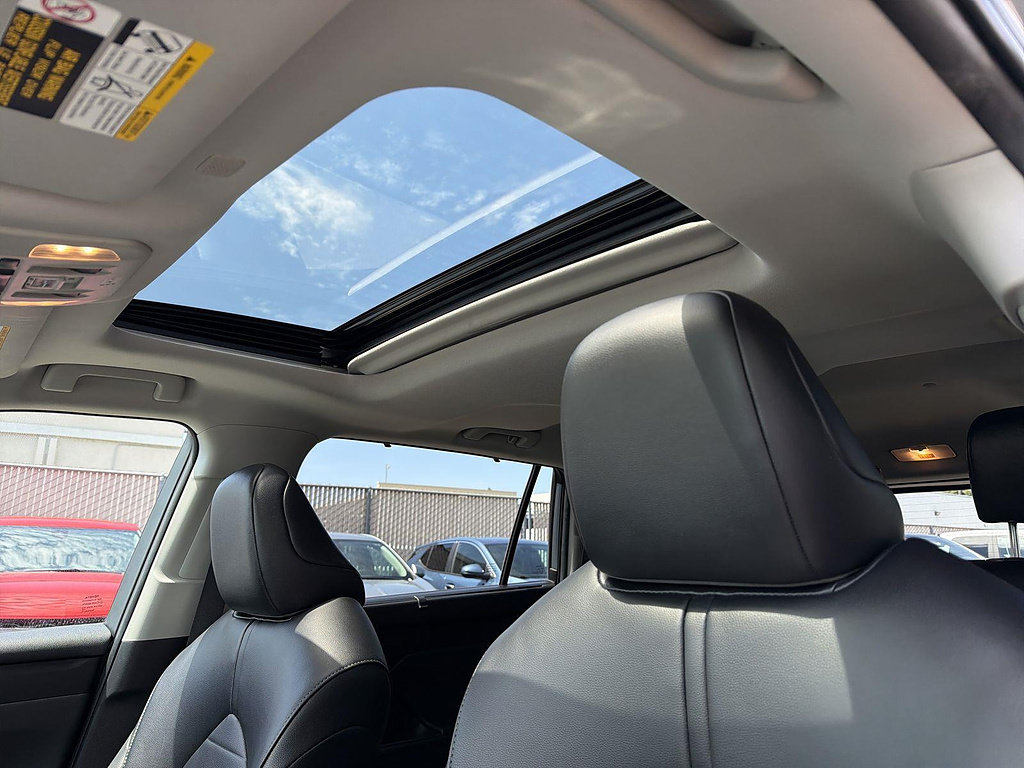 Used 2022 Toyota Highlander XLE FWD image 18