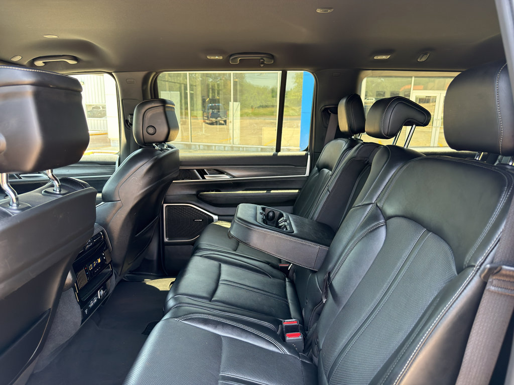 Used 2024 Jeep Wagoneer L Series II w/ Flexible Seating Group RWD image 6