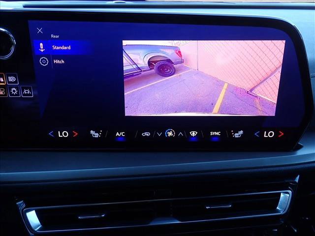 Used 2025 Chevrolet Traverse LT image 19