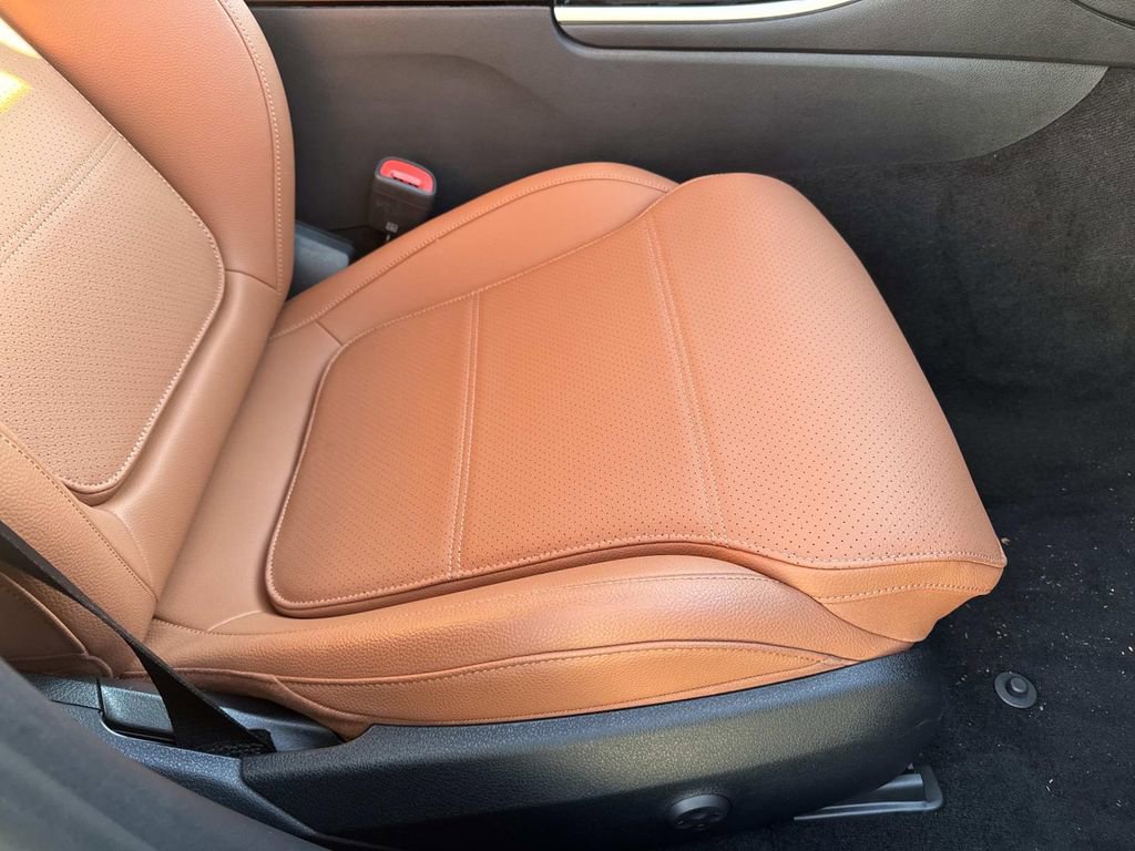 Used 2024 Mercedes-Benz C 300 Sedan image 12