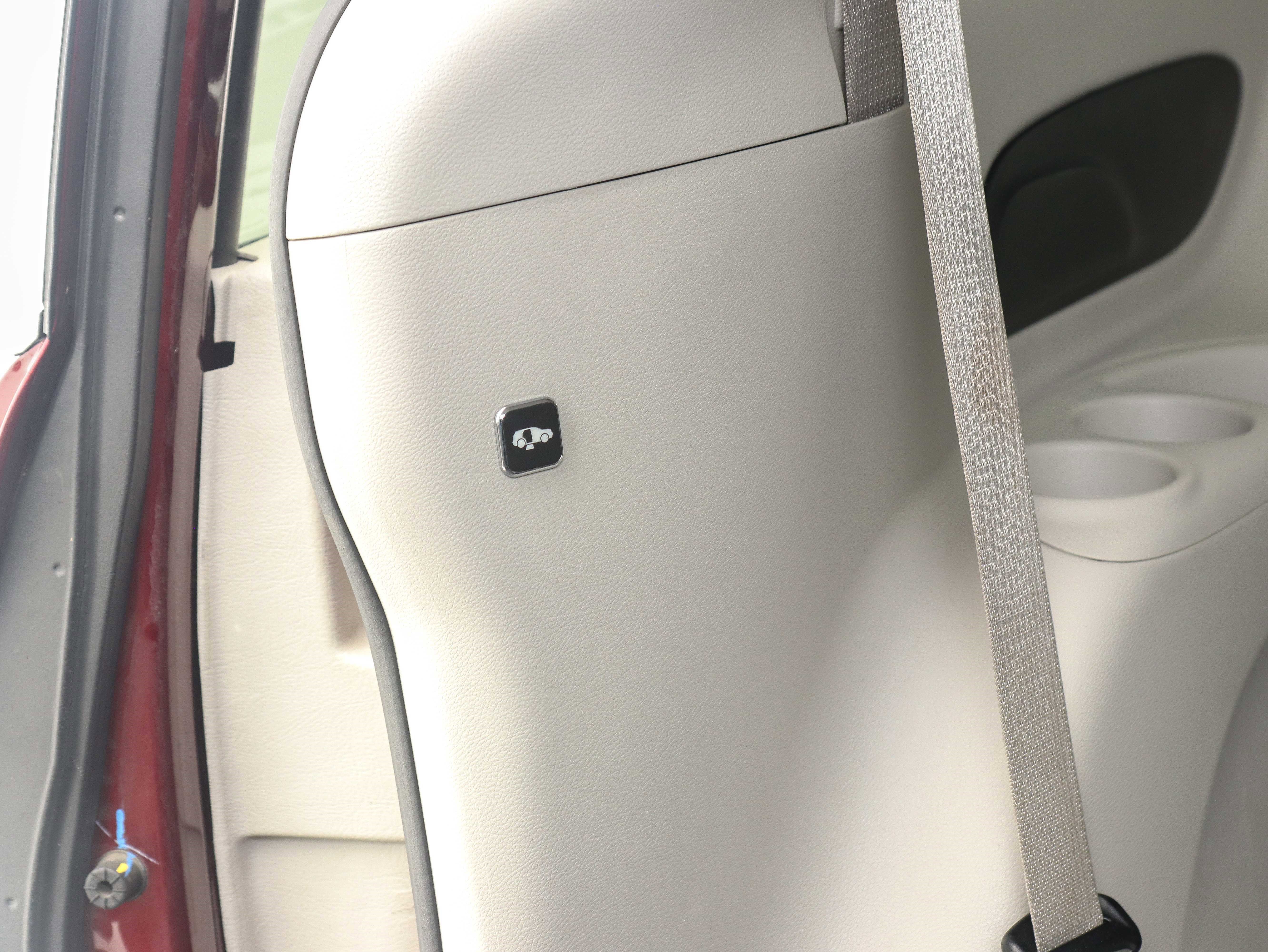 Used 2019 Chrysler Pacifica Touring-L image 17