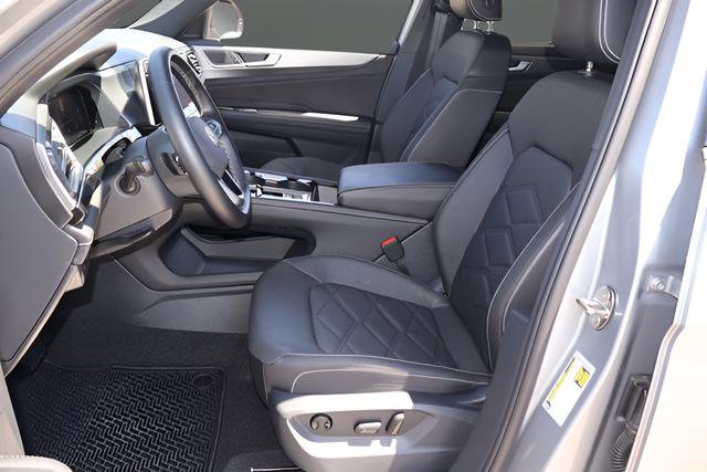 Certified 2025 Volkswagen Atlas Cross Sport SE w/ Panoramic Sunroof Package AWD/4WD image 14