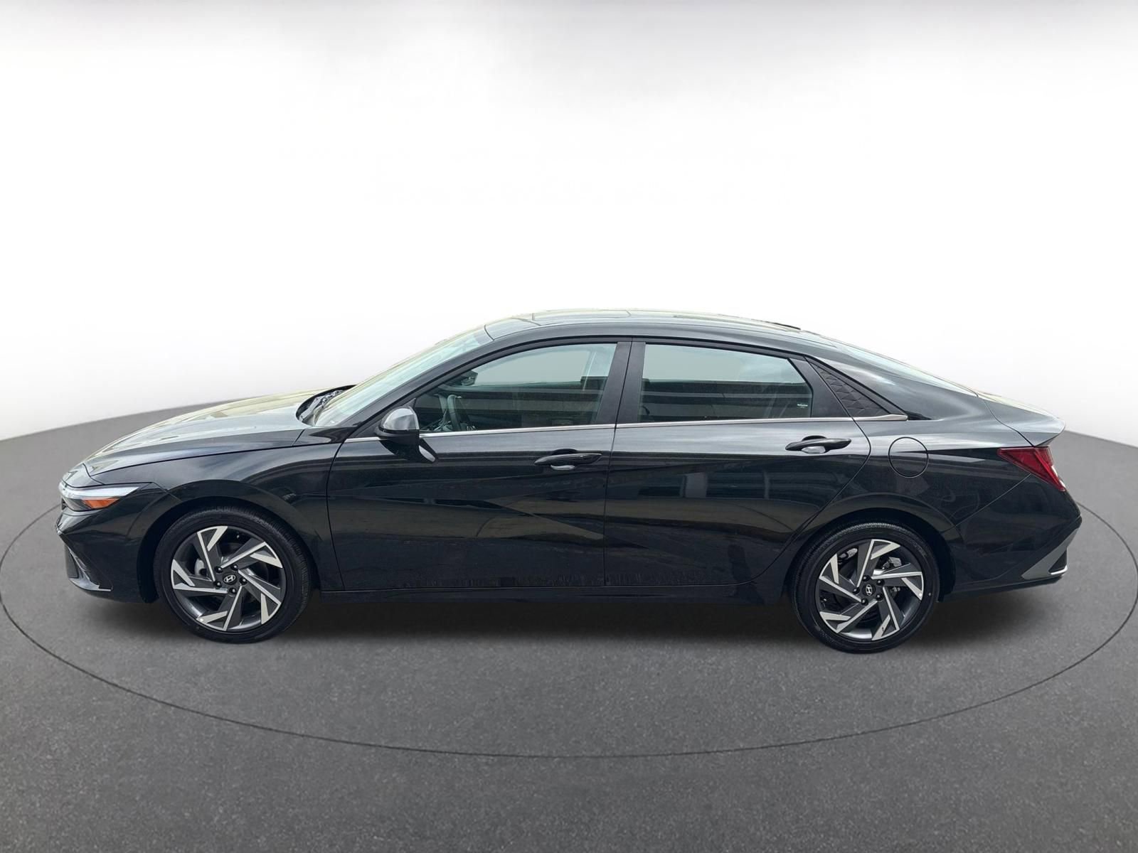 Used 2025 Hyundai Elantra SEL image 10