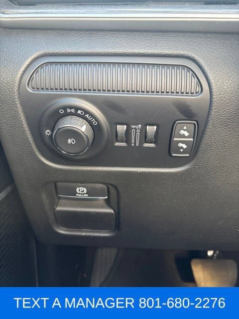 Used 2023 Jeep Wagoneer Series II w/ Mopar Step-Up Package AWD/4WD image 17