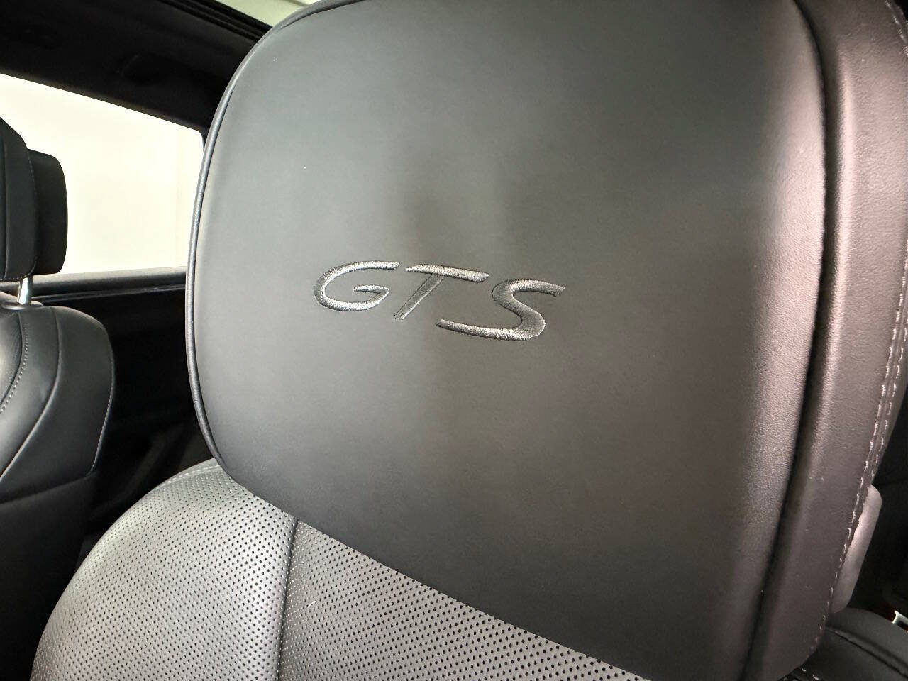 Used 2025 Porsche Macan GTS w/ Premium Package Plus (PU3) AWD/4WD image 25