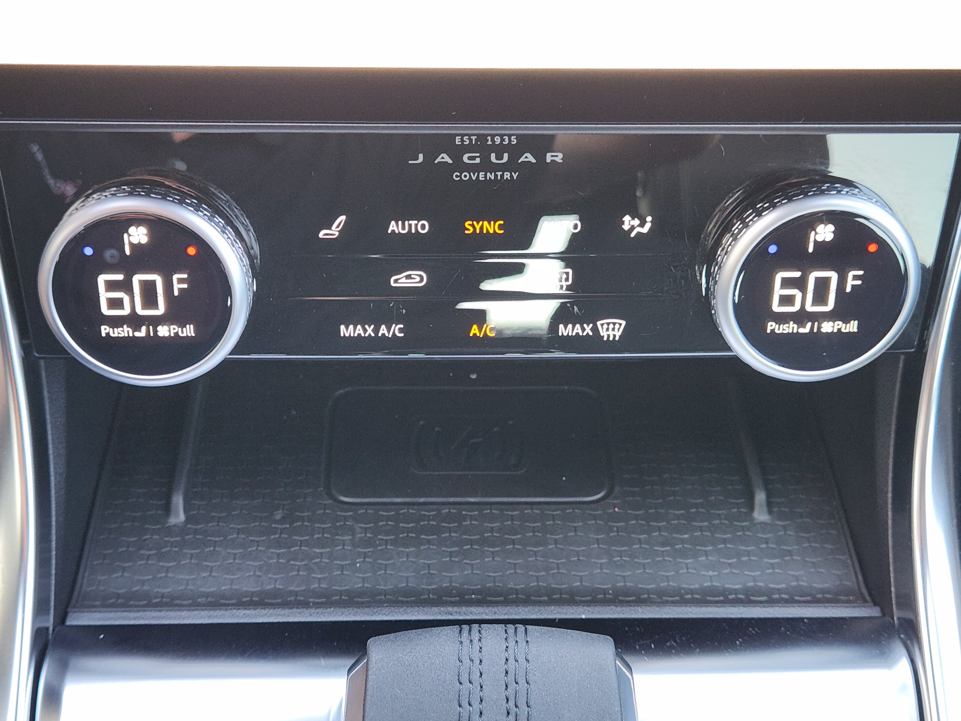 Certified 2024 Jaguar XF R-Dynamic SE AWD/4WD image 19