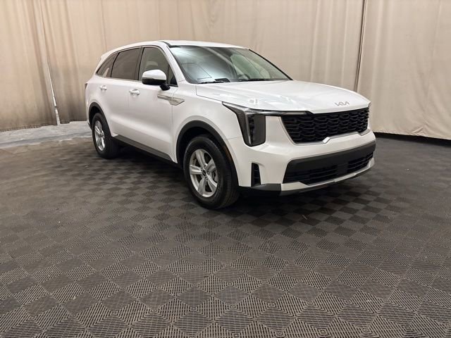 Certified 2025 Kia Sorento LX image 3