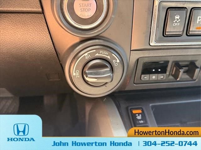 Used 2022 Nissan Titan SV w/ SV Convenience Package AWD/4WD image 21