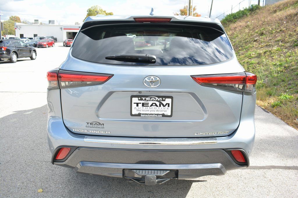 Used 2023 Toyota Highlander Limited image 6