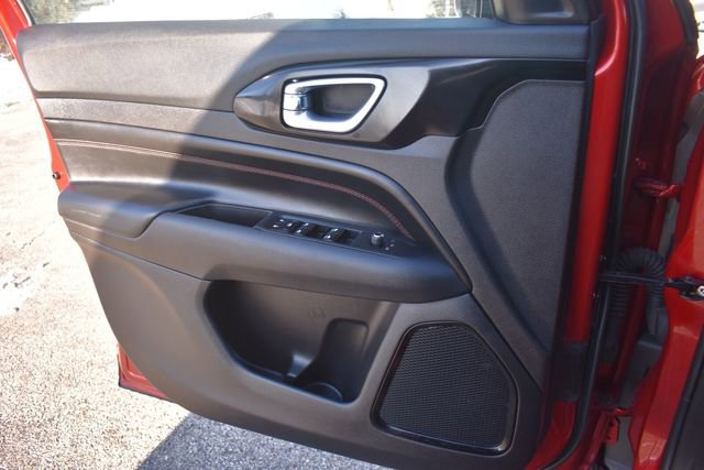 Used 2025 Jeep Compass Trailhawk image 34
