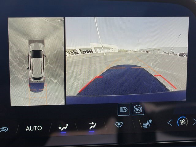 Used 2025 Chevrolet Equinox EV LT w/ Convenience Package image 7