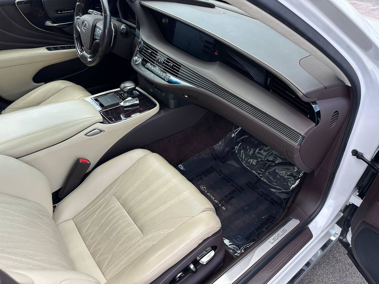 Used 2018 Lexus LS 500h AWD w/ Luxury Package image 28