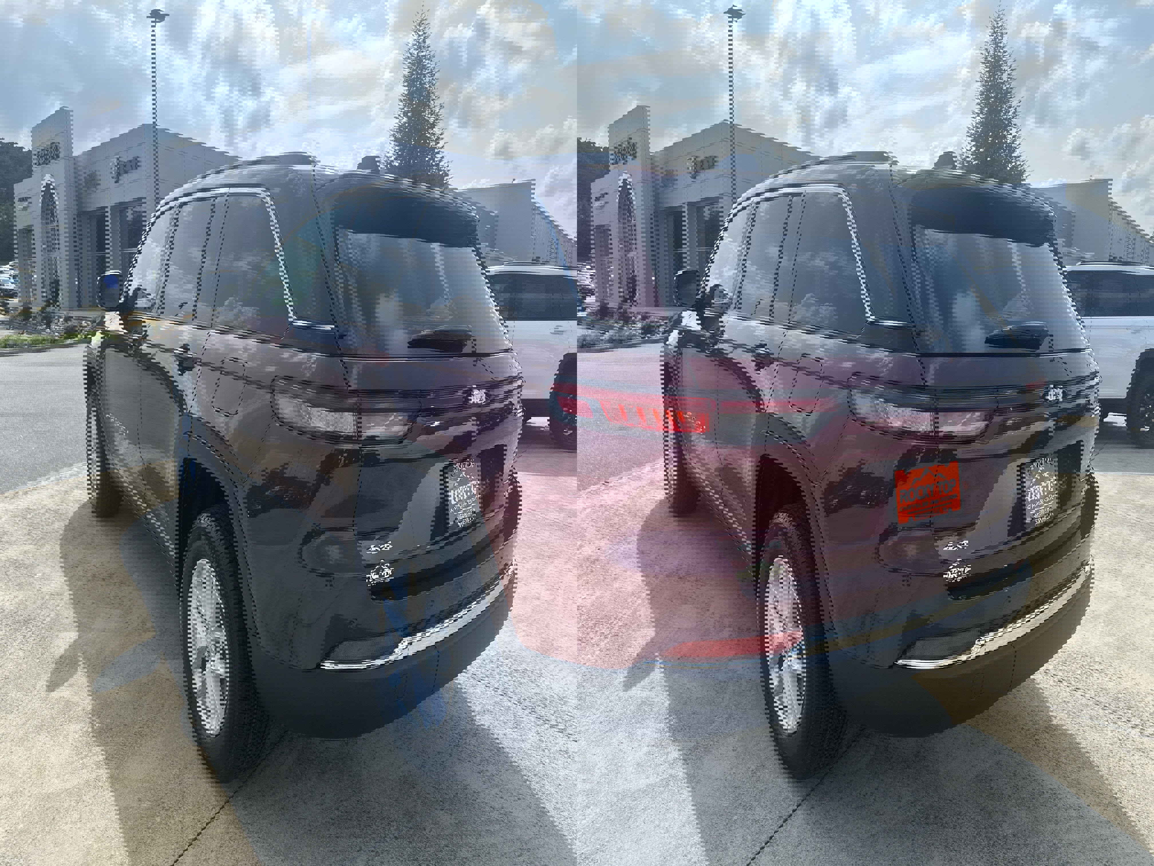 New 2025 Jeep Grand Cherokee Laredo X w/ Luxury Tech Group I image 9