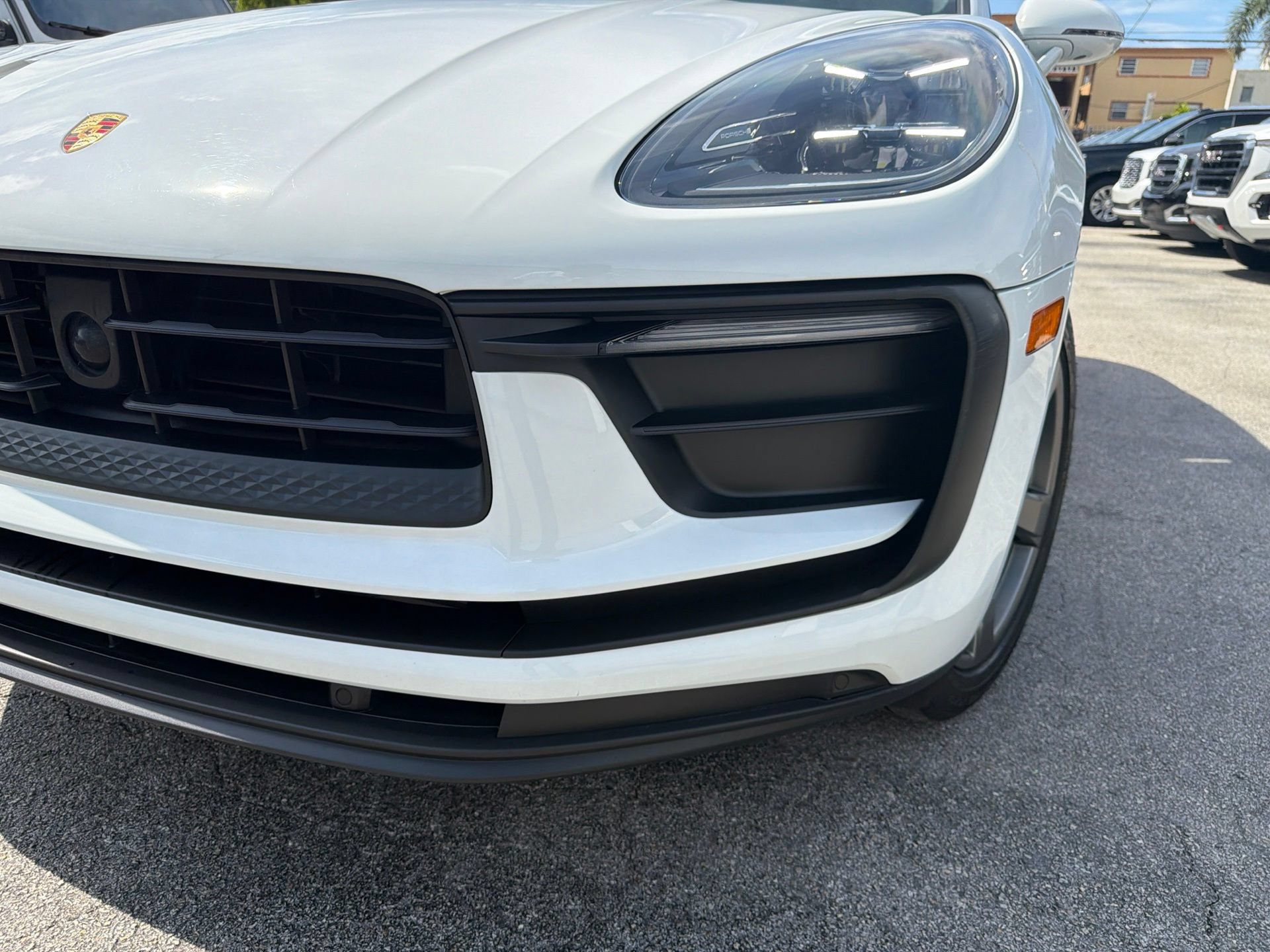 Used 2025 Porsche Macan AWD/4WD image 7