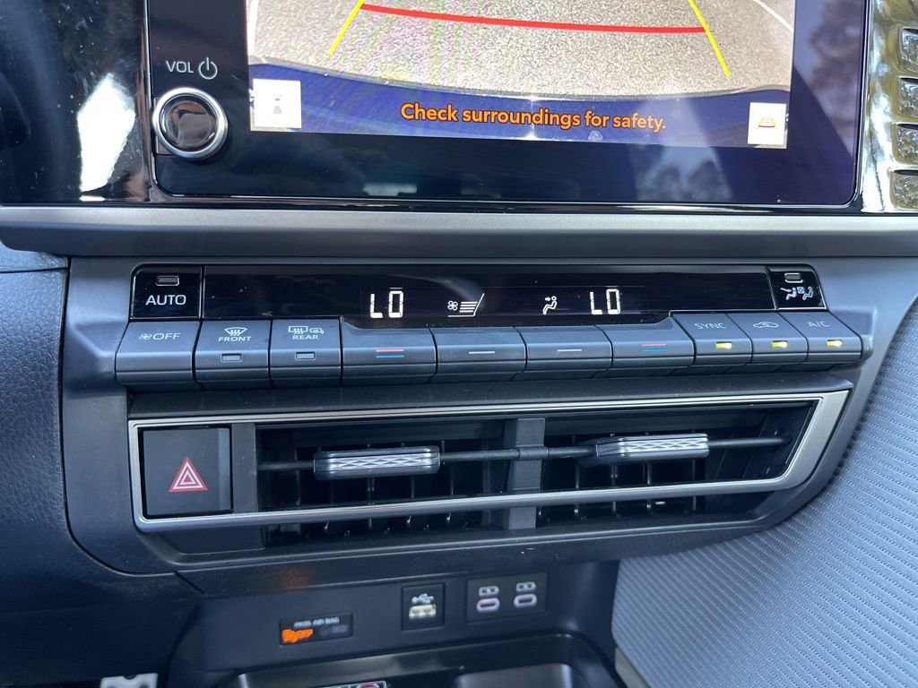 Used 2025 Toyota Camry SE image 12