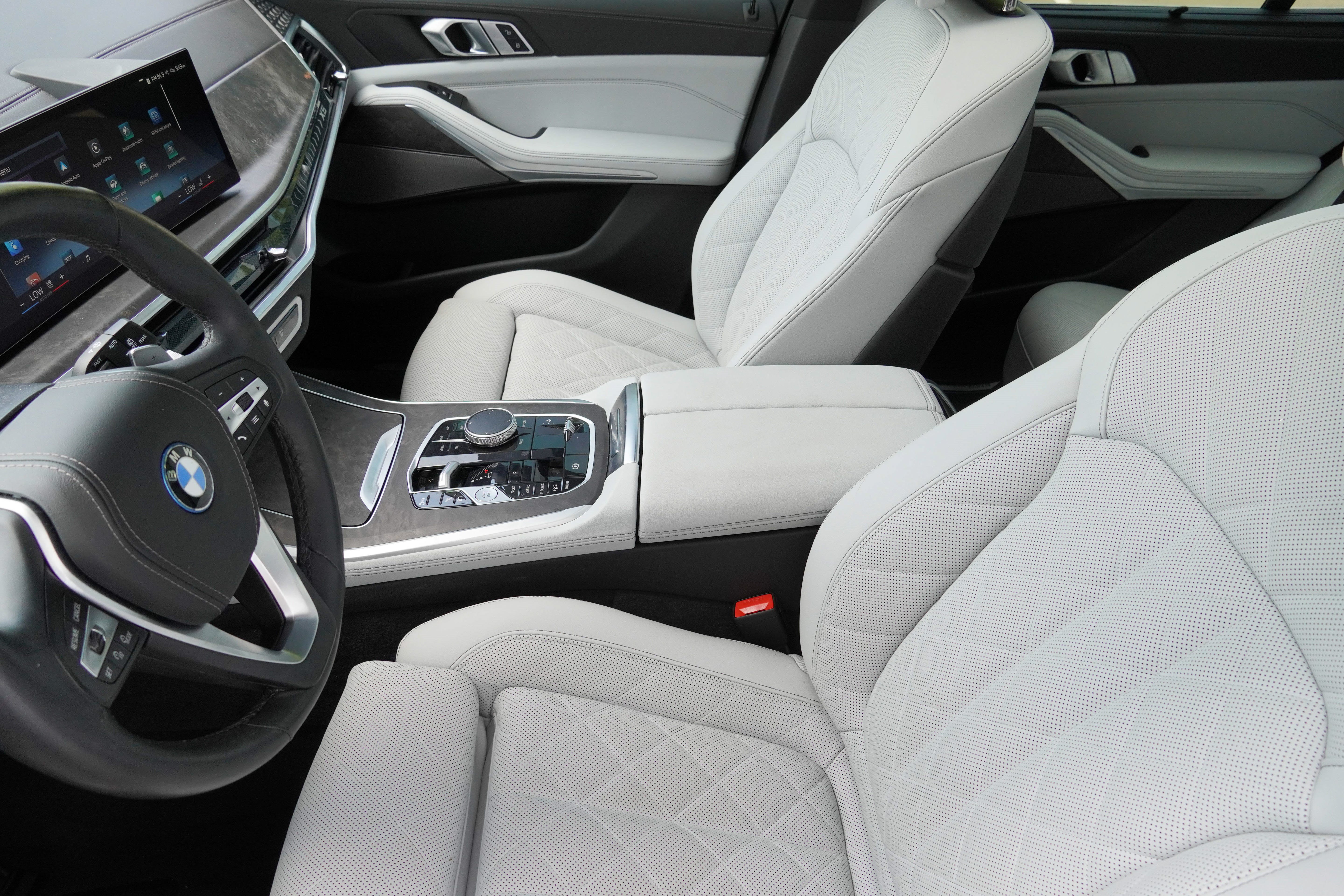 Certified 2025 BMW X5 xDrive50e w/ Climate Comfort Package AWD/4WD image 8
