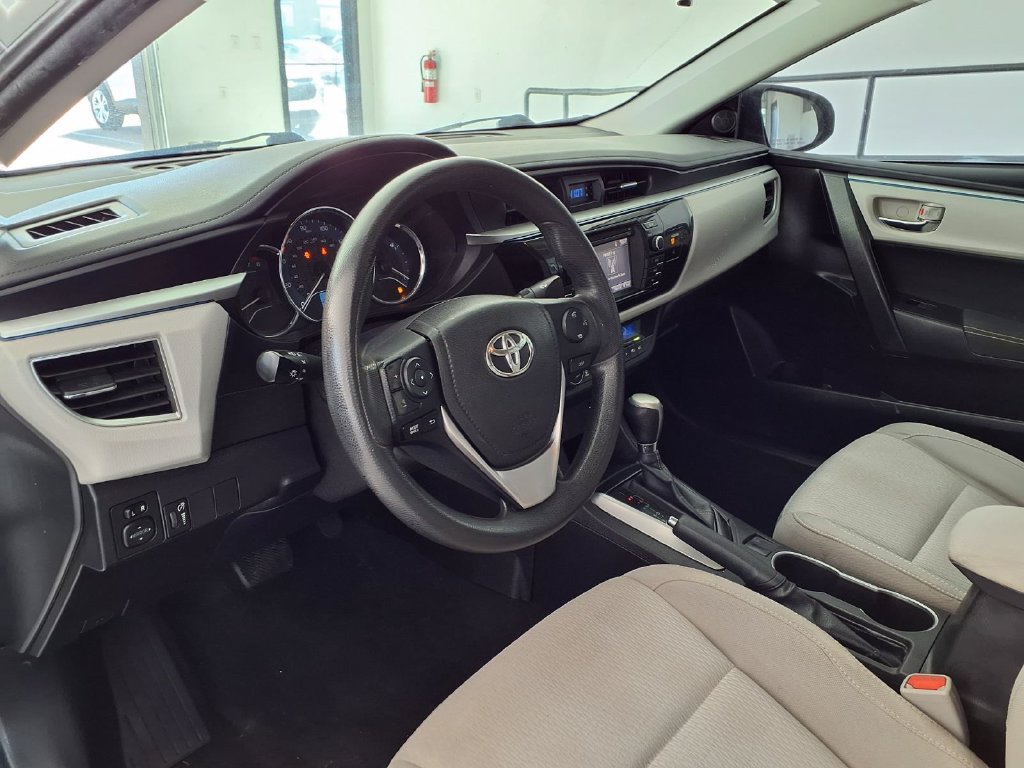 Used 2016 Toyota Corolla LE FWD image 10