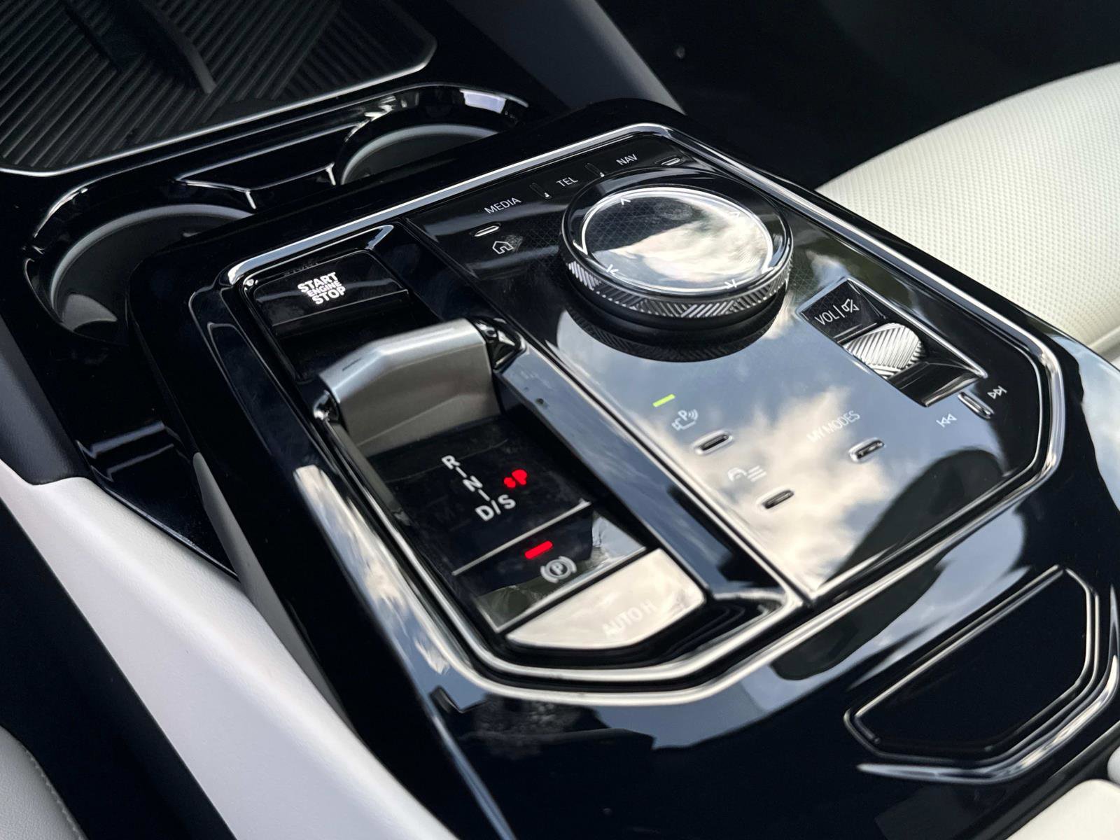 Certified 2025 BMW 530i w/ M Sport Package image 25