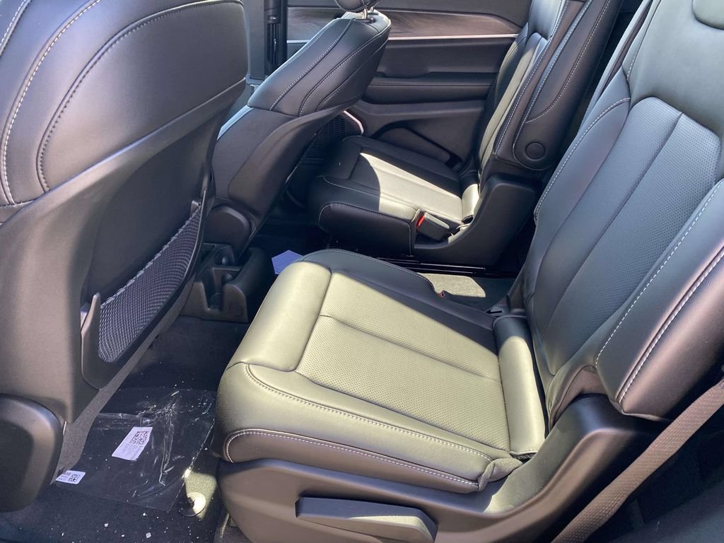 New 2026 Jeep Grand Cherokee L Limited w/ Luxury Tech Group II RWD image 34