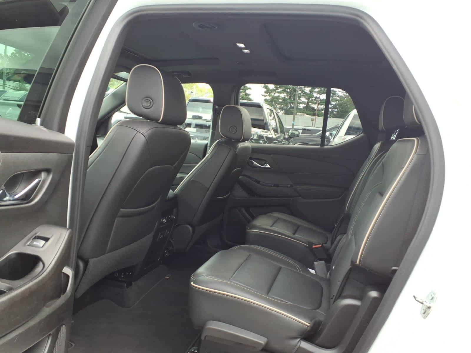 Certified 2023 Chevrolet Traverse Premier w/ Redline Edition AWD/4WD image 17