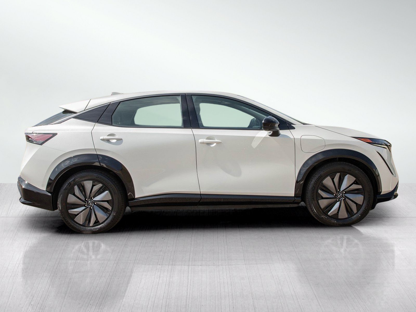 Used 2024 Nissan Ariya AWD image 6
