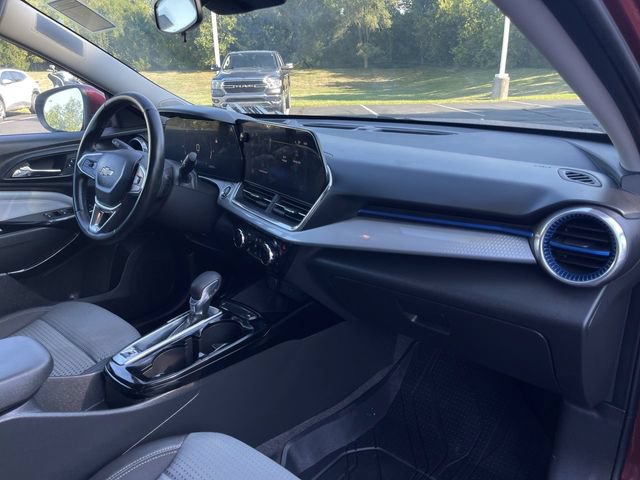 Used 2024 Chevrolet Trax LT w/ Driver Confidence Package FWD image 27