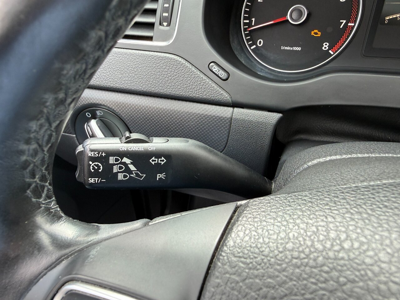 Used 2012 Volkswagen Jetta SE FWD image 22