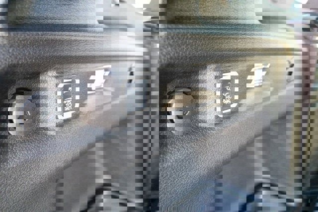 New 2025 Jeep Grand Cherokee L Limited w/ Luxury Tech Group II image 37