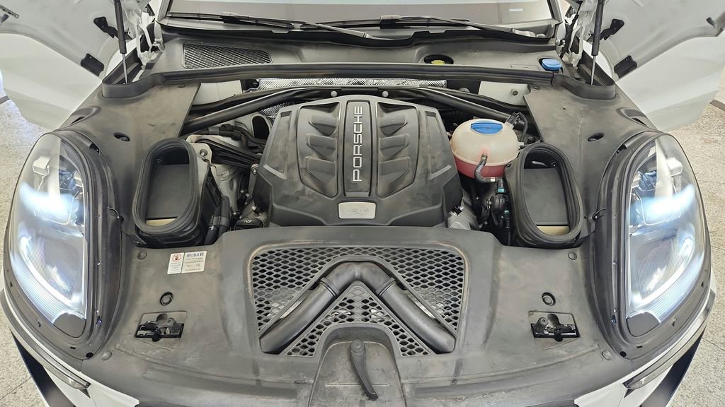 Used 2017 Porsche Macan GTS AWD/4WD image 49
