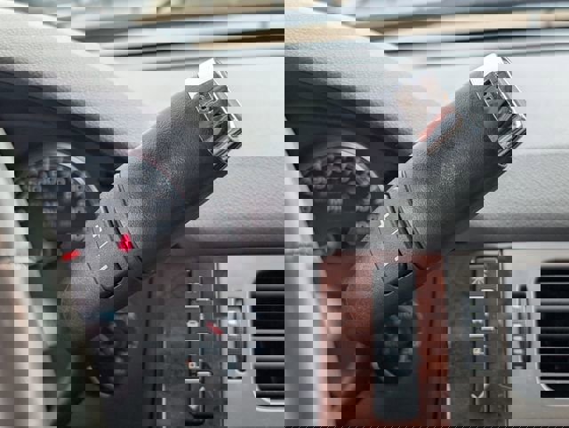 Used 2013 Chevrolet Avalanche LTZ image 21