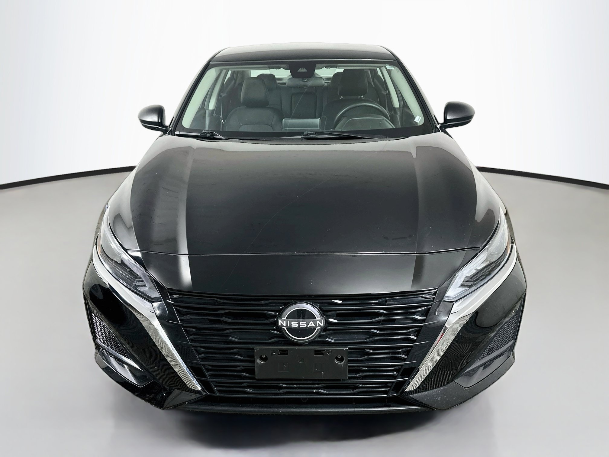 Used 2025 Nissan Altima 2.5 SV FWD image 2