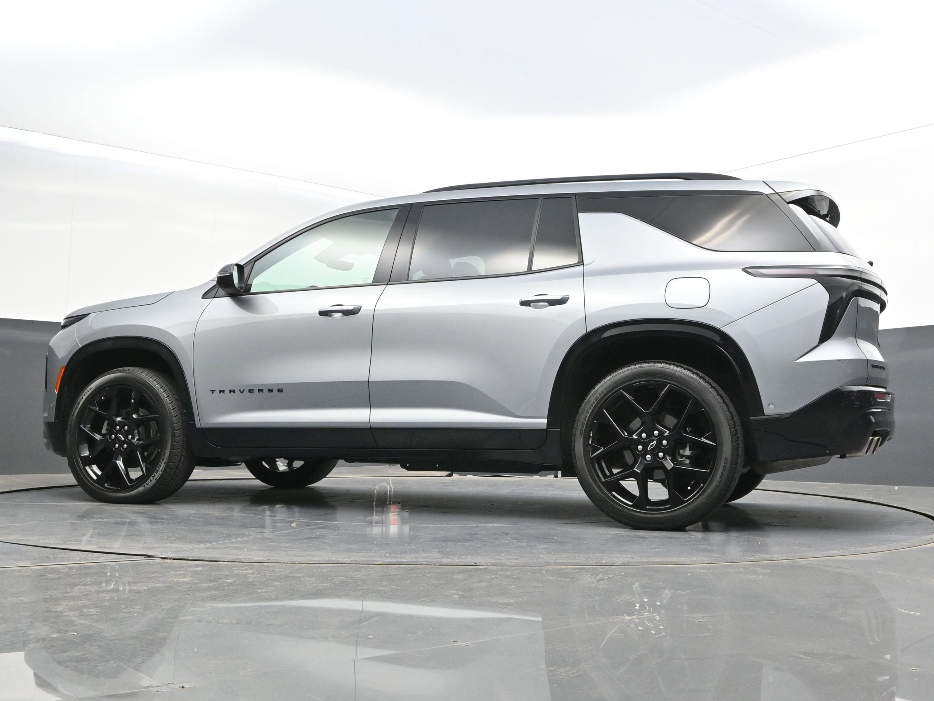 Used 2024 Chevrolet Traverse RS FWD image 47