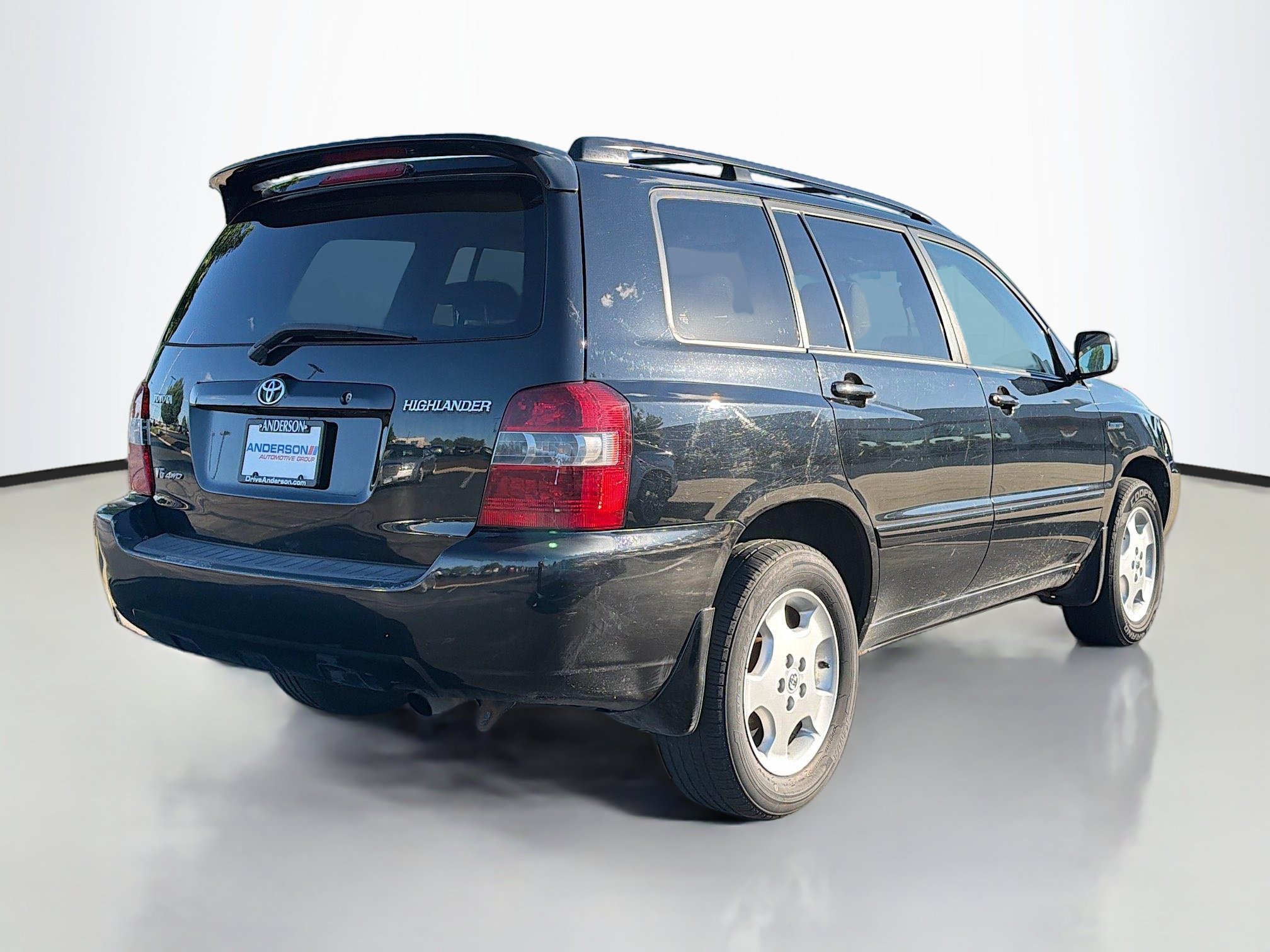 Used 2005 Toyota Highlander 4WD V6 w/ 3rd Row image 2