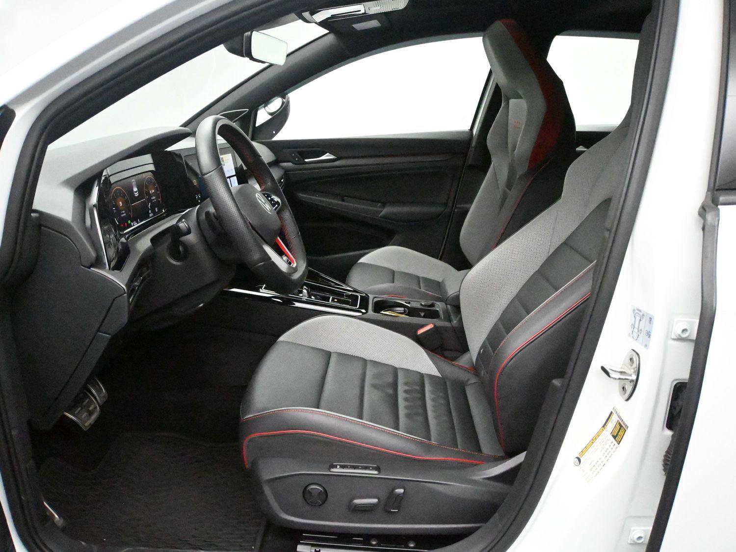 Used 2023 Volkswagen GTI SE image 9