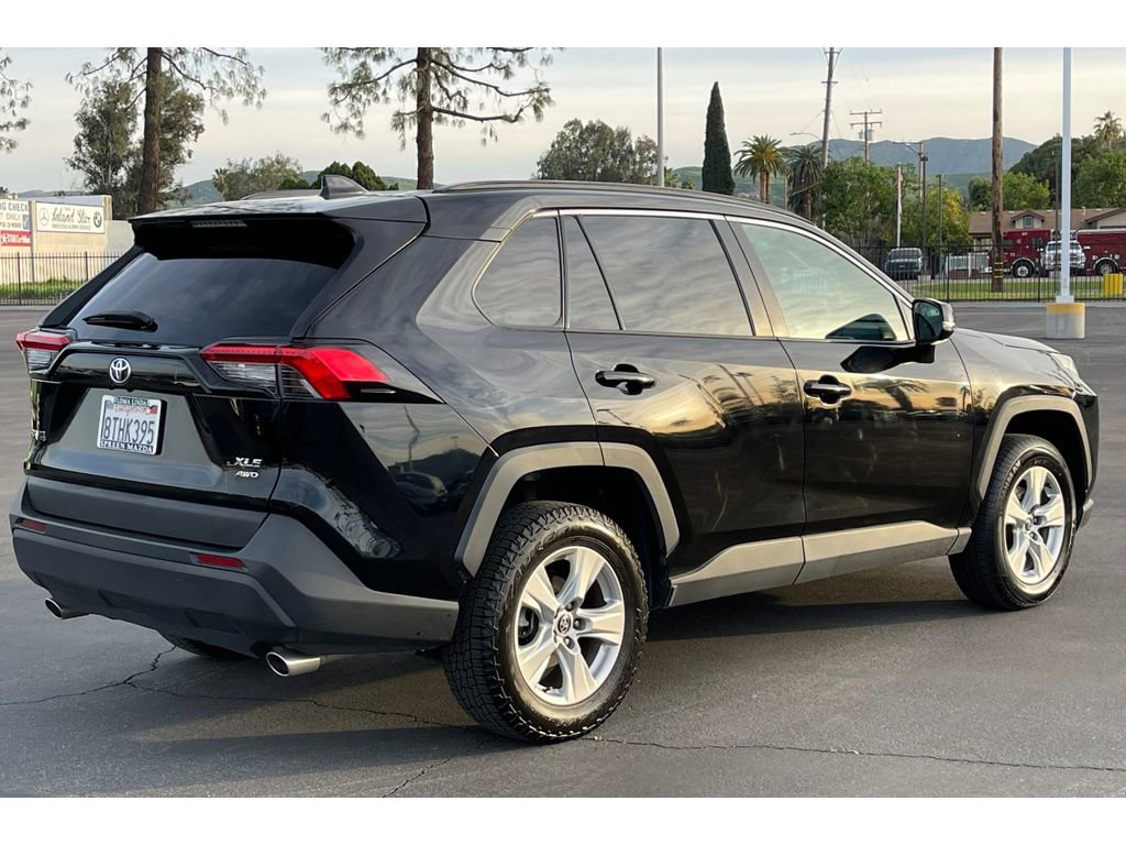 Used 2021 Toyota RAV4 XLE w/ Carpet Mat Package (TMS) image 7