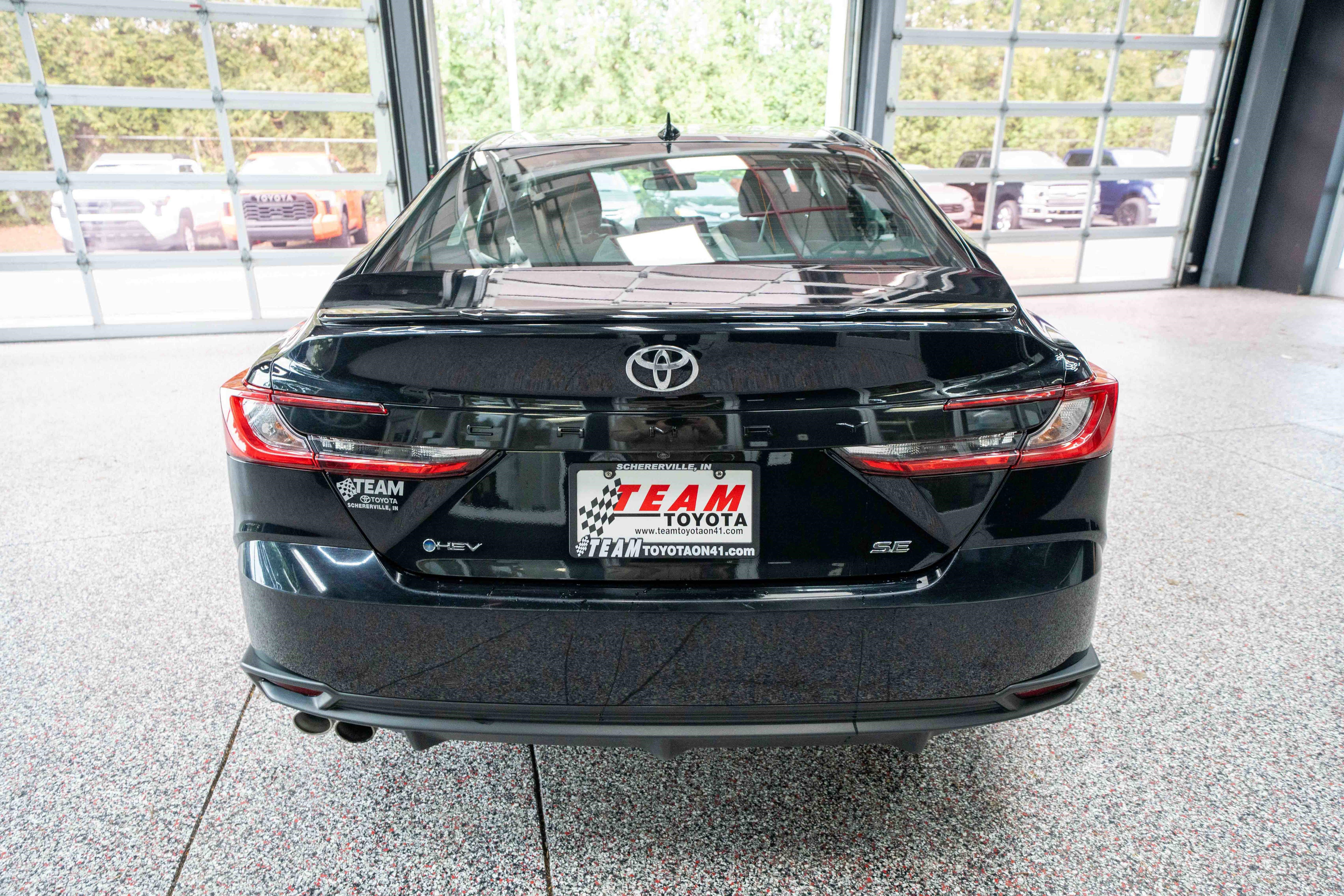 Used 2025 Toyota Camry SE FWD image 2