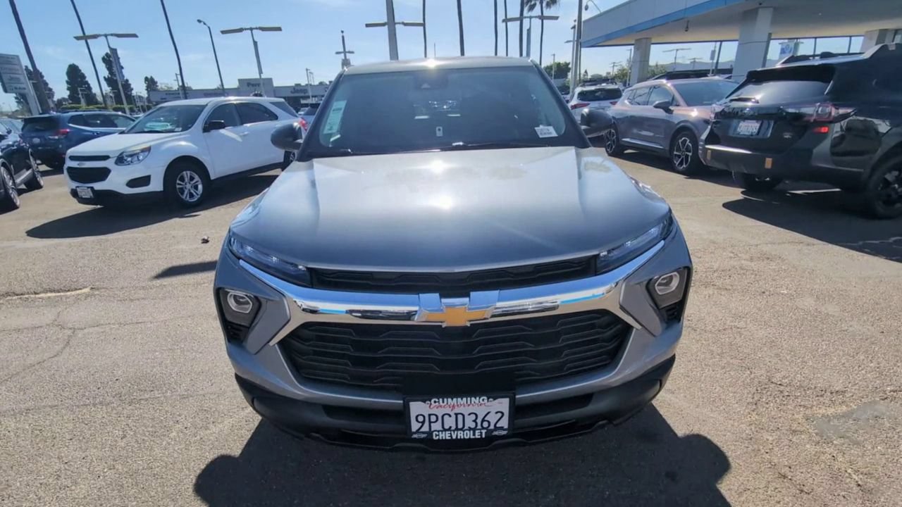 Used 2025 Chevrolet TrailBlazer LS w/ LS Convenience Package FWD image 3