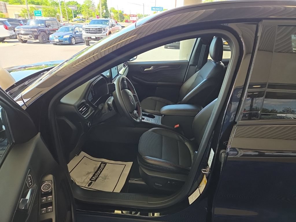 Used 2024 Ford Escape ST-Line AWD/4WD image 13