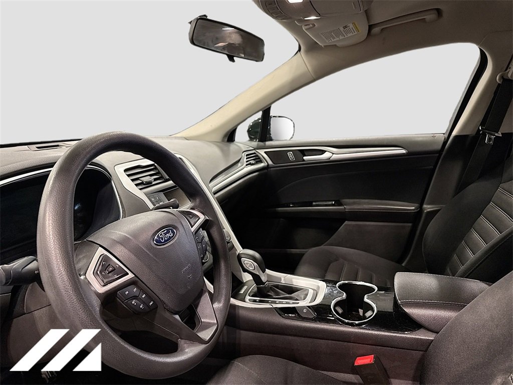 Used 2015 Ford Fusion SE image 9