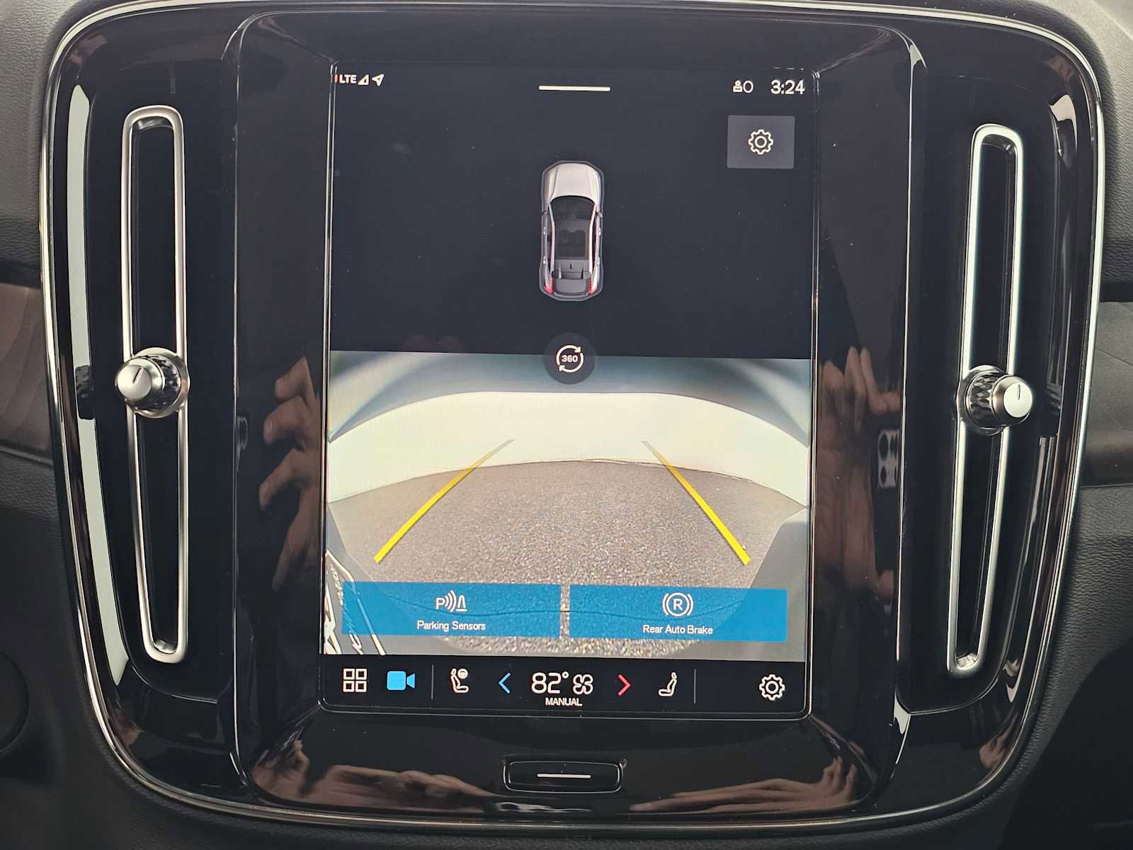 Used 2023 Volvo C40 P8 Recharge Ultimate image 28