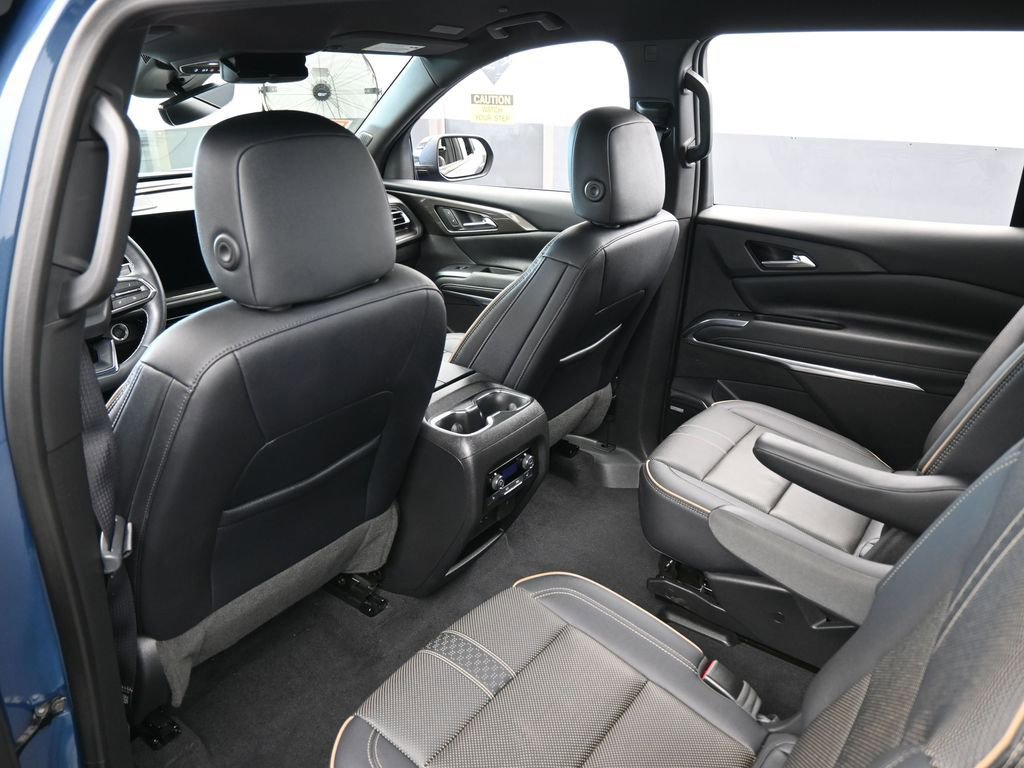 Used 2025 Chevrolet Traverse High Country image 42
