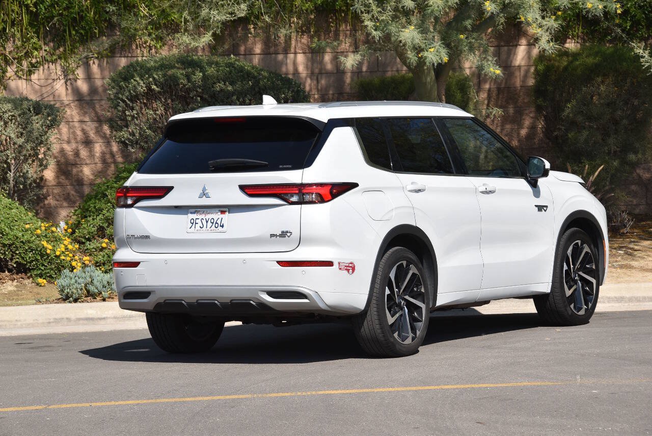 Used 2023 Mitsubishi Outlander SEL AWD/4WD image 40