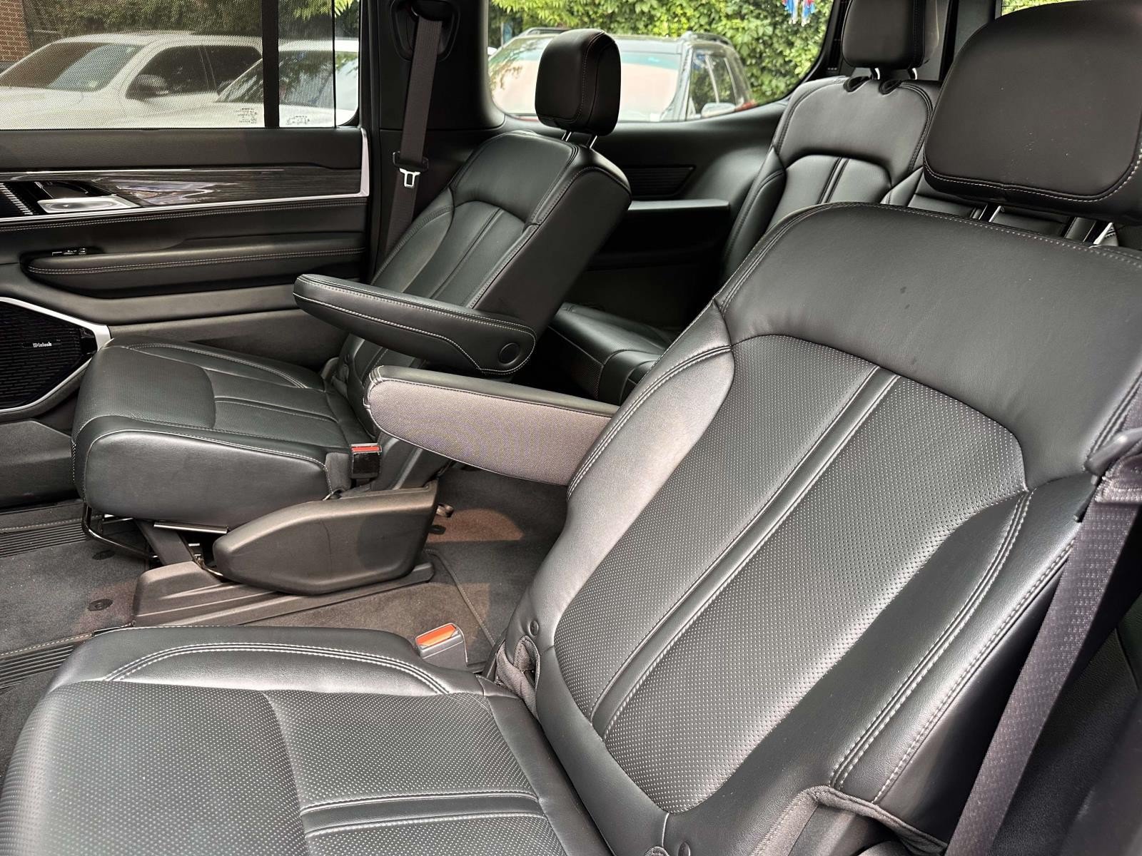 Certified 2022 Jeep Wagoneer Series III w/ Premium Group I AWD/4WD image 17