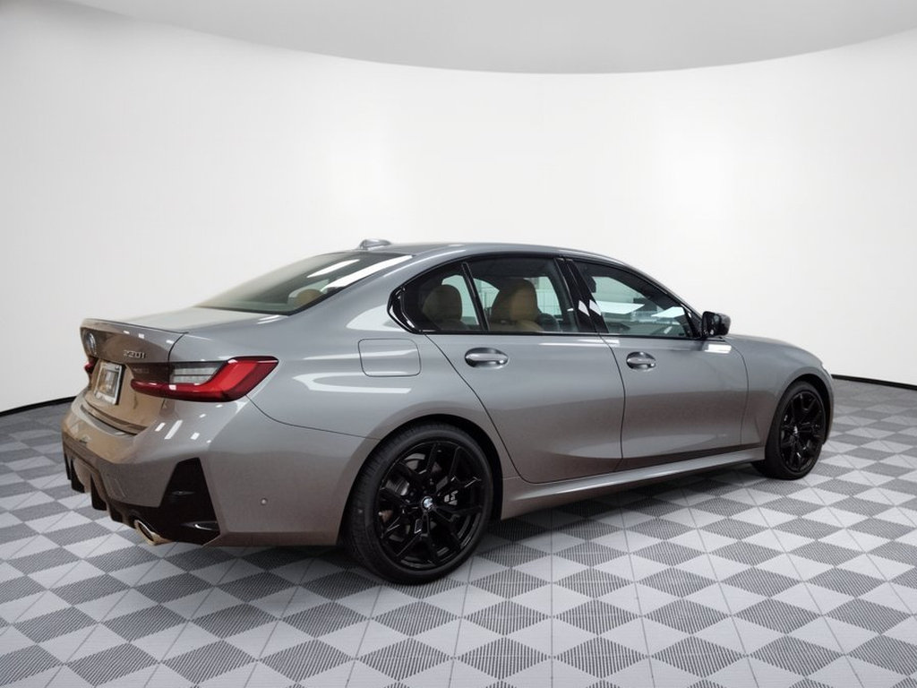 Used 2026 BMW 330i xDrive Sedan w/ M Sport Package AWD/4WD image 9