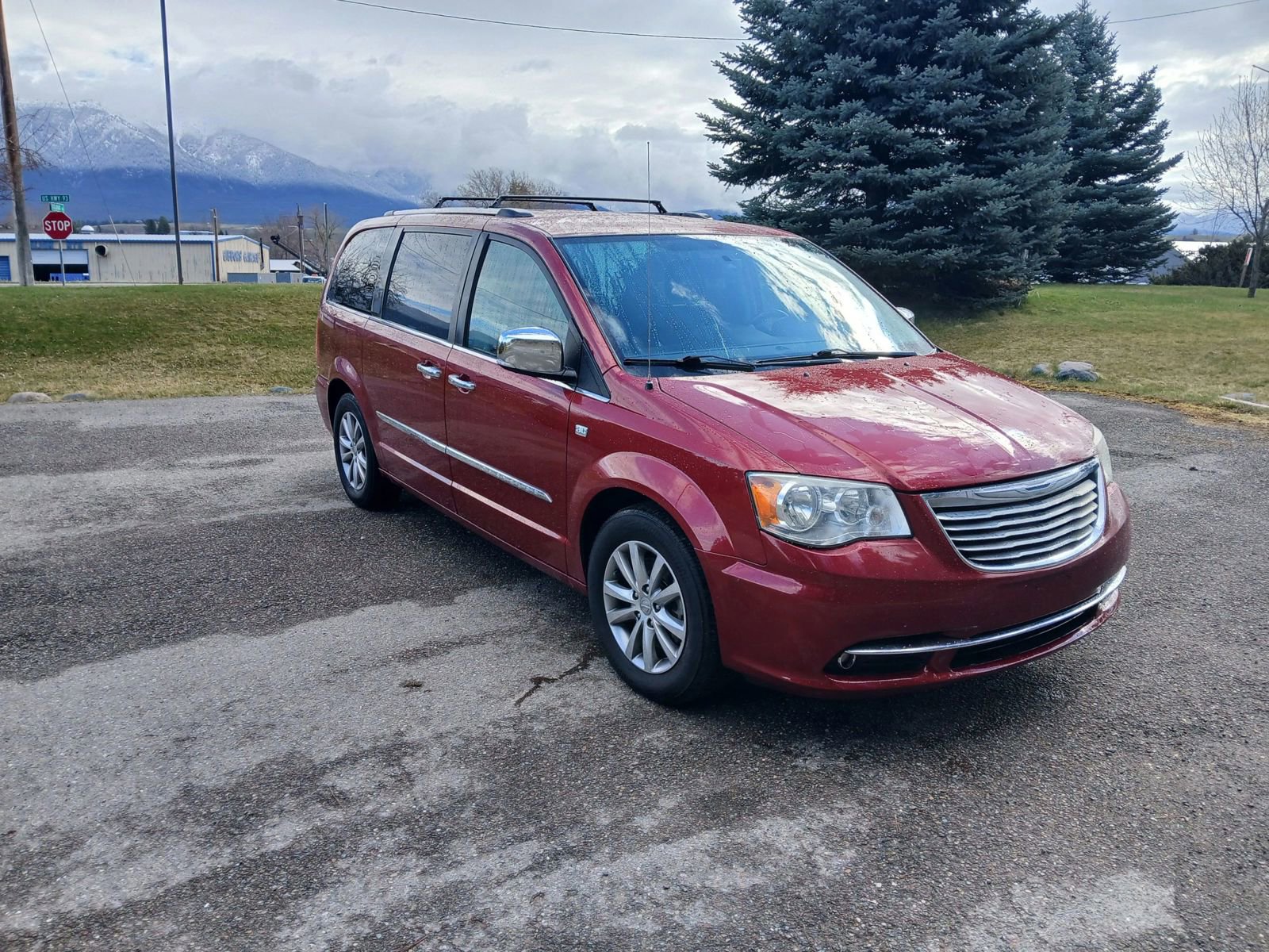 Used 2014 Chrysler Town & Country Touring-L image 3