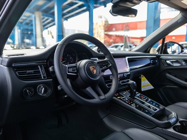 New 2026 Porsche Macan image 4